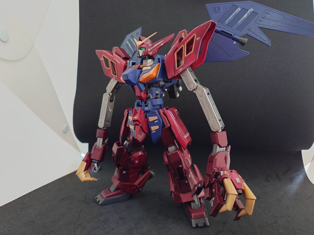 腕を伸ばした姿はまさにゲテモノガンダム。しかしこれがいい・・・。