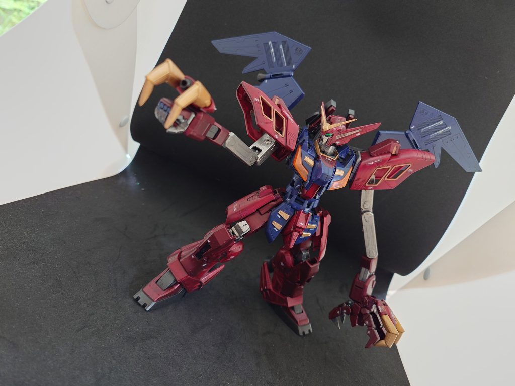 右腕はオーソドックスに。