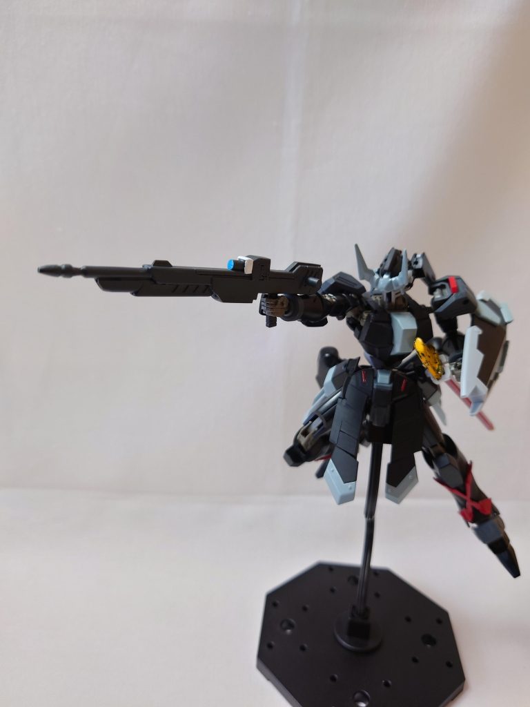 ○試作大型ビームライフルブラックナイトスコードルドラ等に使用されているビームライフルの原型と記録のあるビームライフル取り回しが悪いが、その威力は制式採用されているものと比べて遜色無い