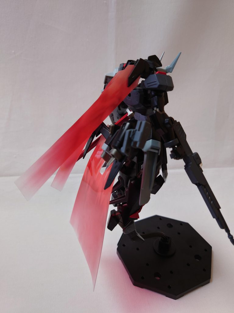 ○ビームマント他のブラックナイトと異なる配置となっている以外は、それらと同じ機能を有する出力が安定していないのか、時々ぼやけると報告されているそれは突貫工事が故か