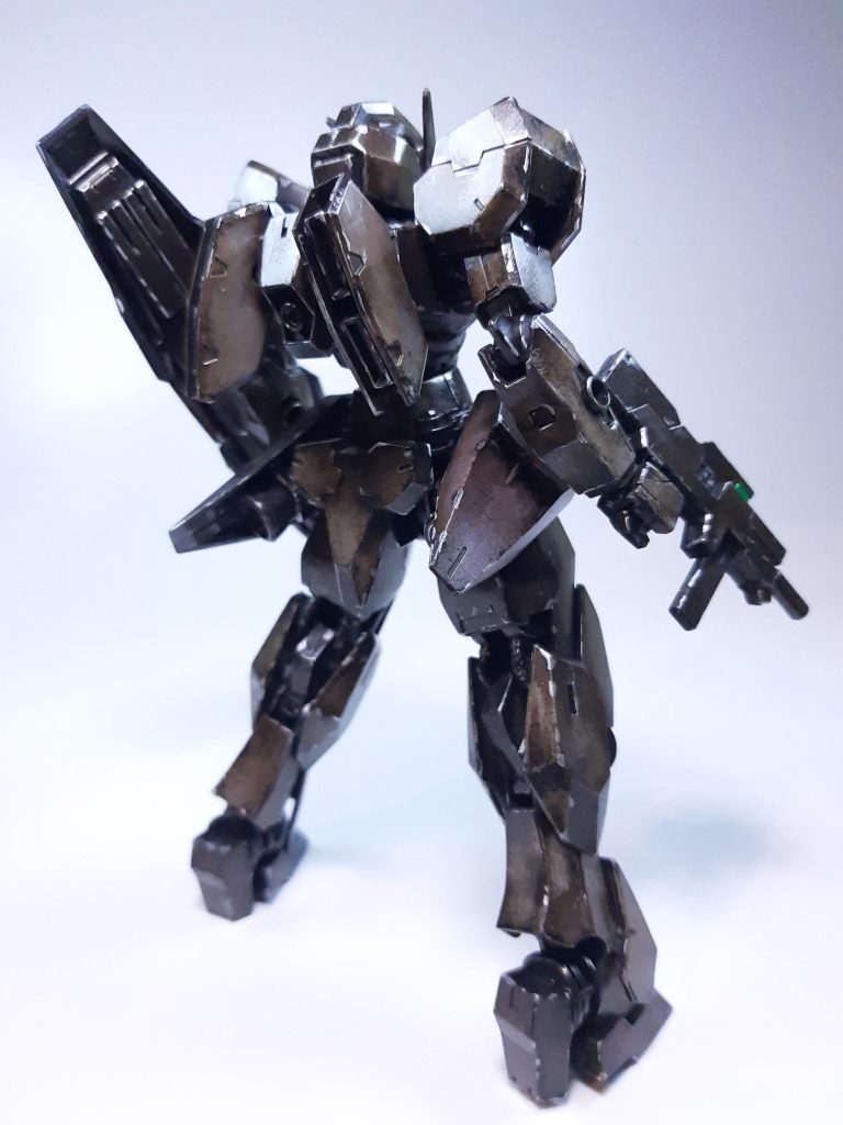 バックショットもかっこいい。腰アーマーのバーニアもかっこいい。