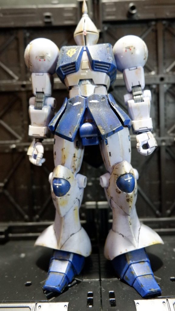 グレーでスポンジチッピングしたあと、リアルタッチマーカーでストレーキング感を。ドライブラシやウェザリングマスターで金属表現やオイル汚れ等をしてみたけど、コレジャナイ感