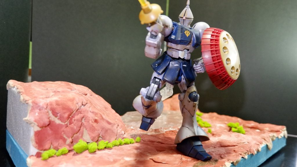 背中からのショット撮ってない、しまった。あと、ギャンは脇を締めたポーズがいいと思いますでは皆様ありがとうございました(zaku-kao6)