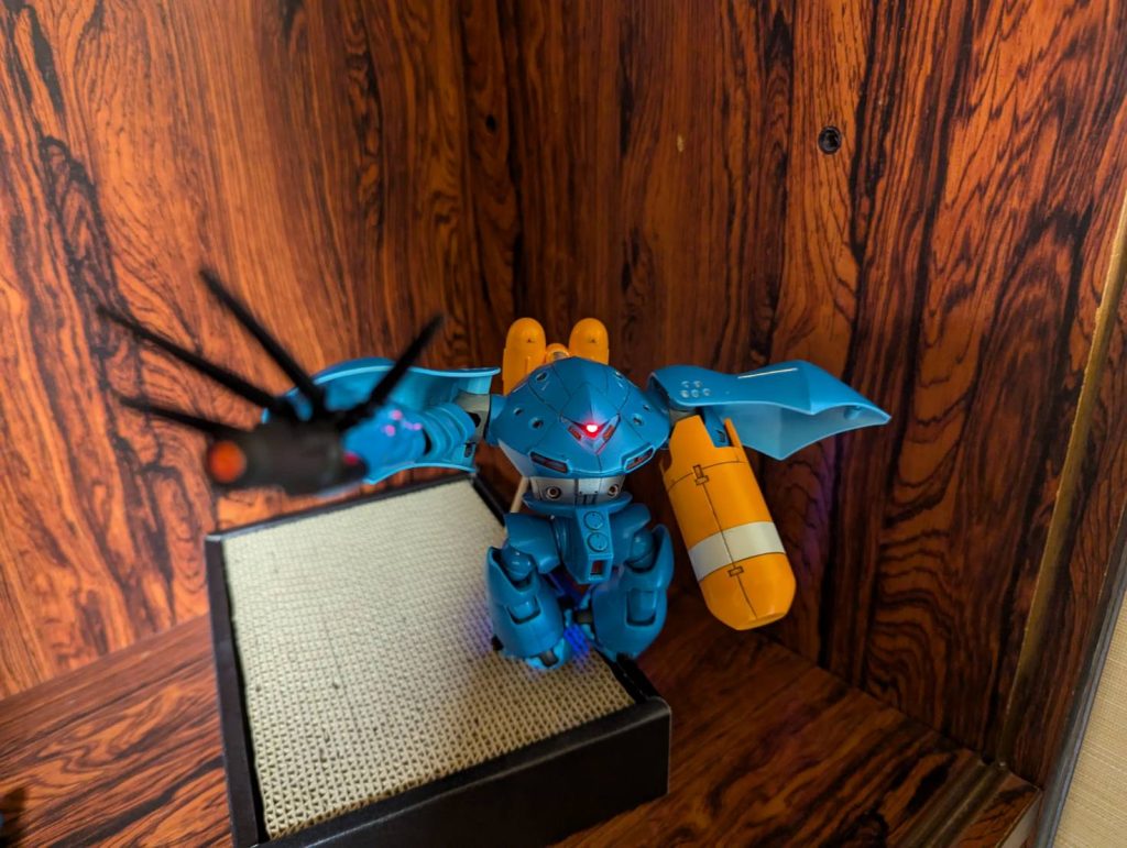 飛びながらのミサイル発射シーン