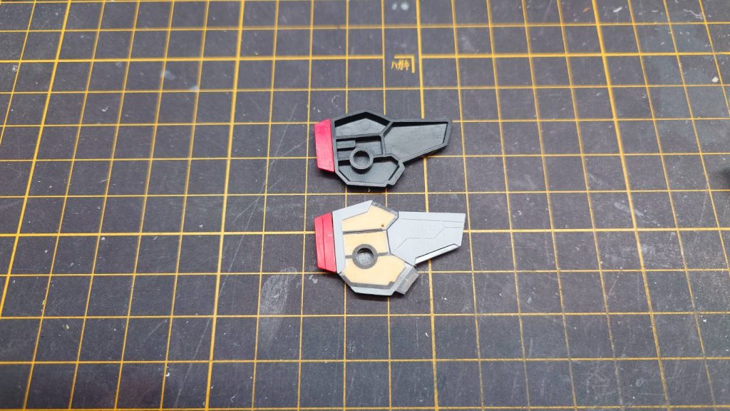 スッカスカの肩部分をパテとプラ板で裏打ち