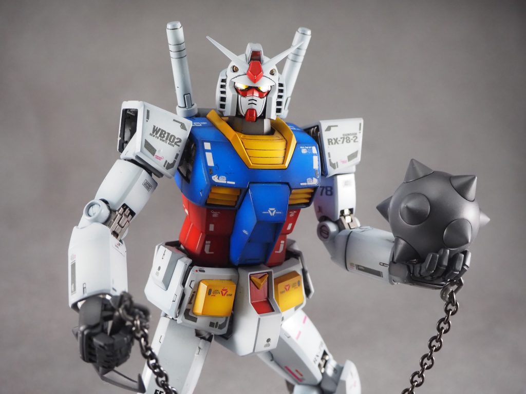 今回はまたまたまたガンダム、そのMG ver2.0となります。本キットはアニメに忠実なフォルムと豊富な武装が付属している事が特徴です。ただ少し思うのはね、目が怖いんですよあなた。