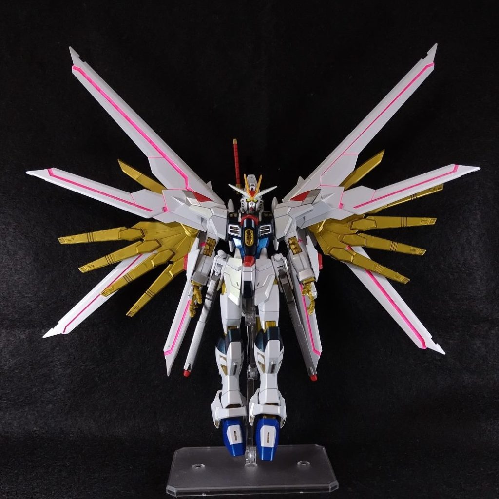 ブラック様　製作依頼ページ　白いガンダム　一部偏光パール塗装 ガンダムキャリバーン HG 1/144 偏光パールでキャンディ塗装を