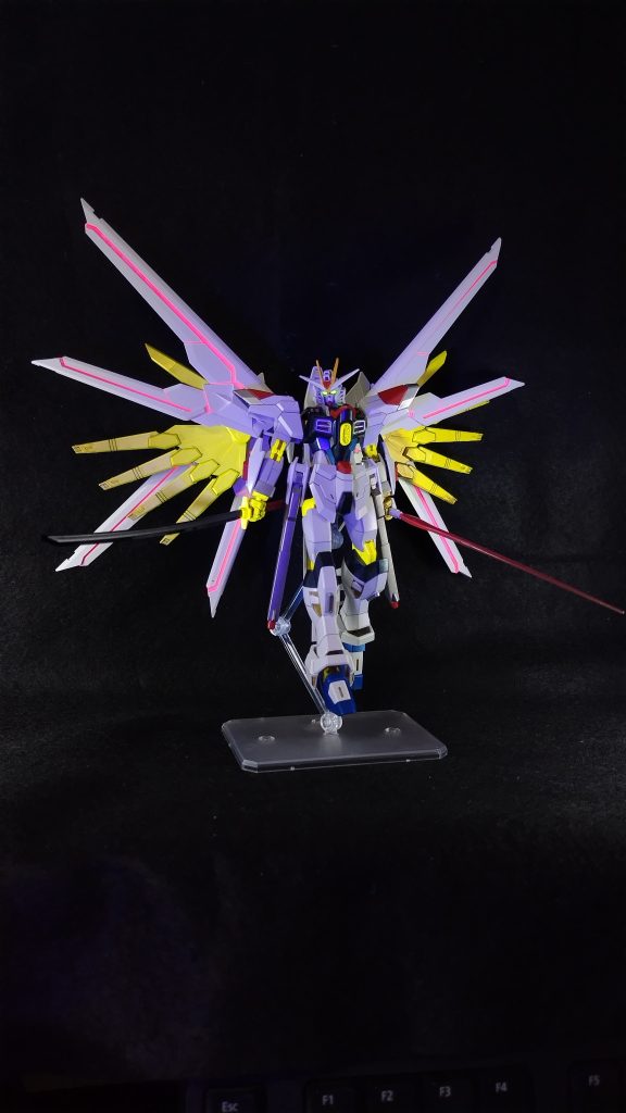 パッケージのポーズです。光とピンクの粒子の漂っているのをイタミテックさんのを参考にして今後つくってみます。