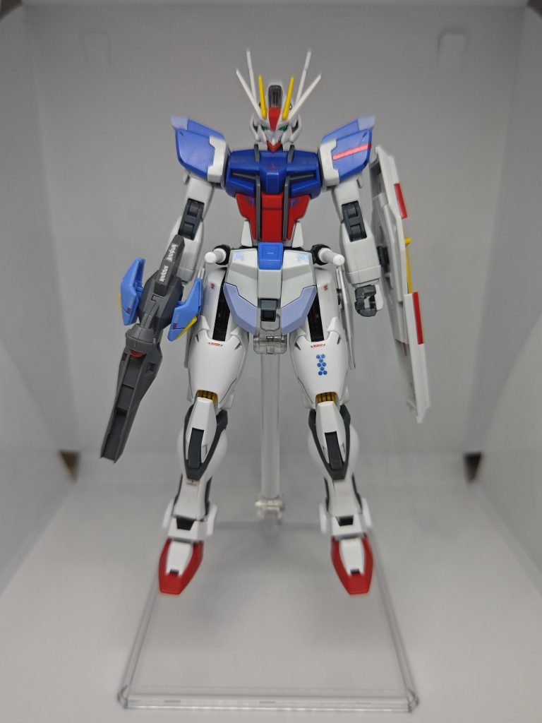 エアリアルのビームライフルとインパルスの機動防盾を装備。