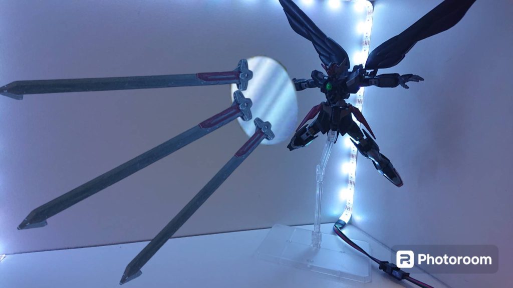 ディメンションビットを使用しダークネスシュティアをディメンションビットで作った異空間ホールを介して刃の部分を巨大化させて攻撃する「ミラーズエッジ」