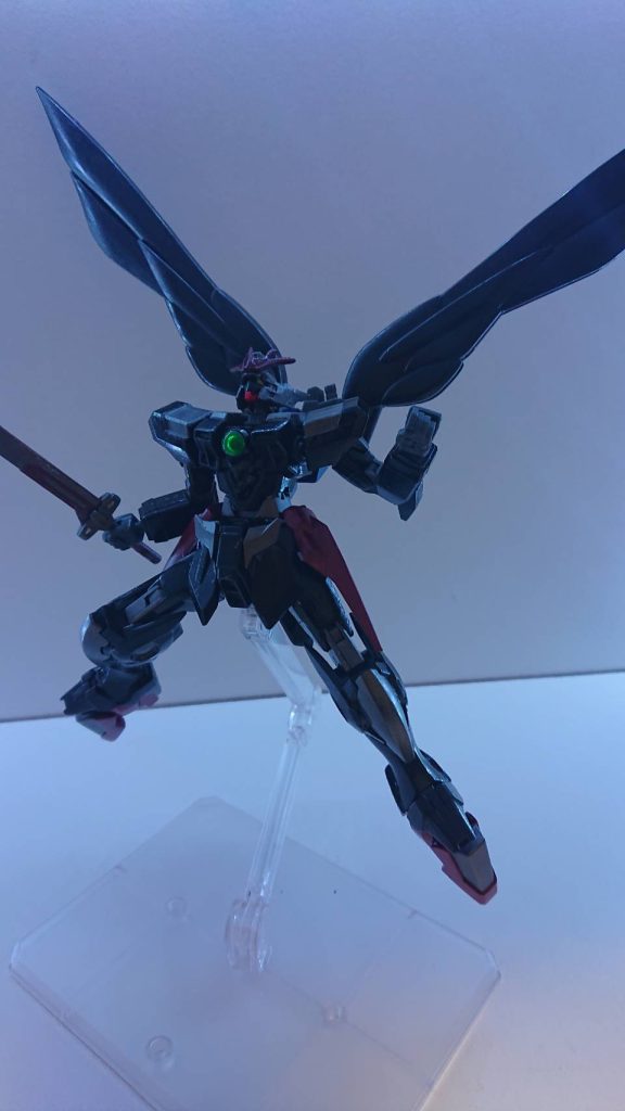 翼を上方向に向けるとバイオレントモードに移行。ミラービットともう一つの粒子型ビットのディメンションビットを使用し、大技を敵機に畳み掛ける。