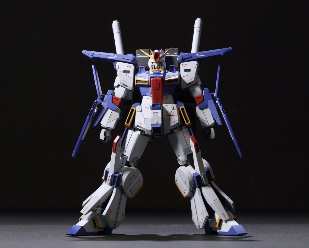 上腕を2mm削って腕を短く頭部はフェイスだけ小型化して小さく見せています