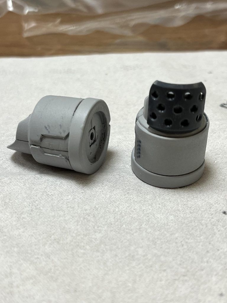 爪は延長してプラパイプ、プラ板、市販パーツでモリモリに