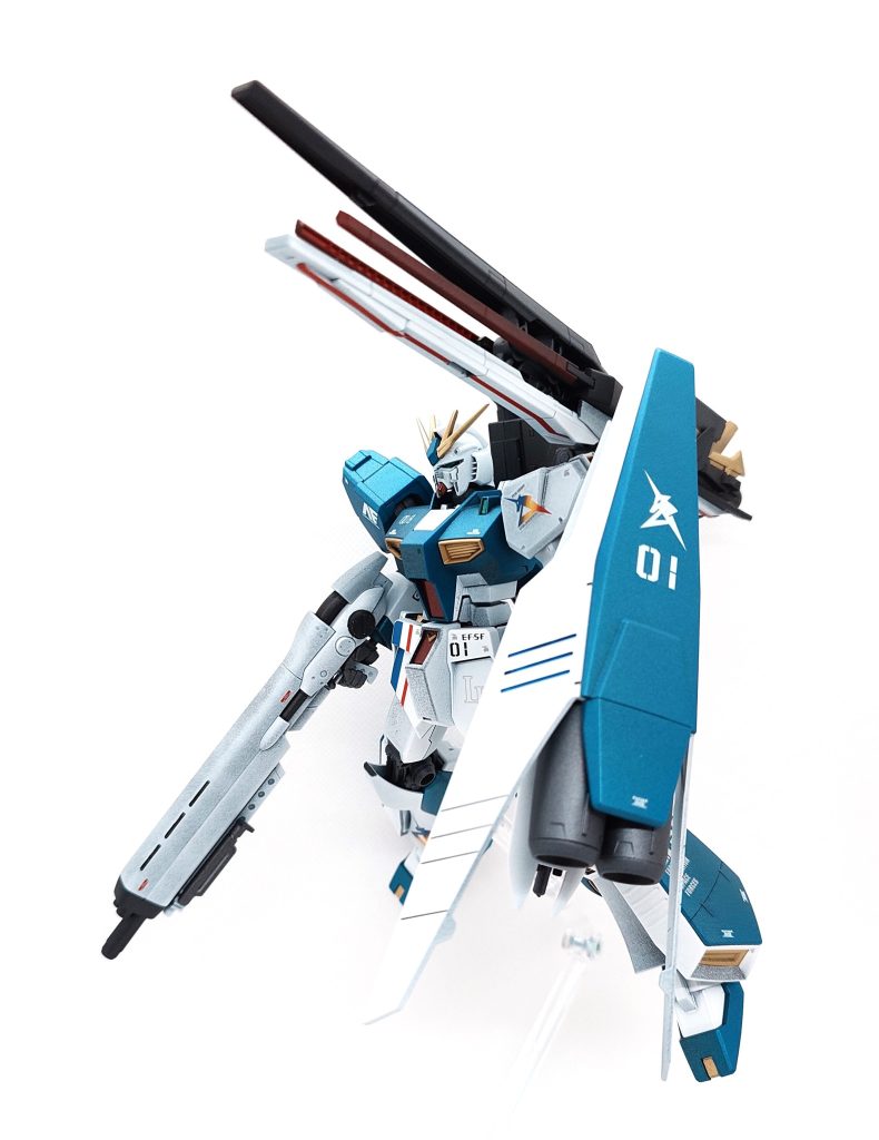 差し替え変形ながら、ロングレンジフィンファンネルの造形はEGと思えない。満足の出来栄えでした。