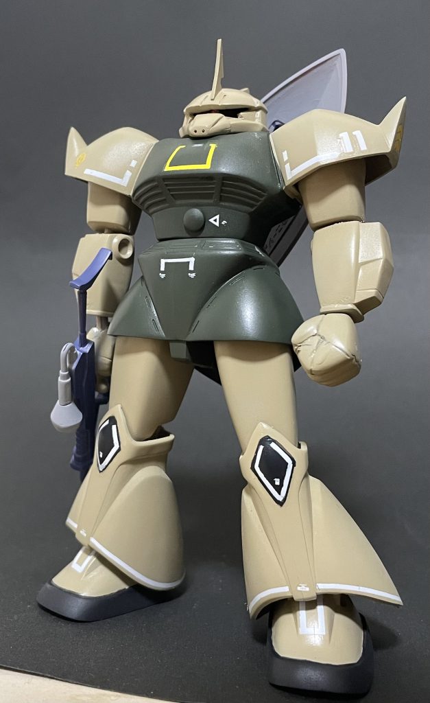 改造箇所は・鼻をパテで造形、モノアイスリット開口・拳の穴をパテで埋めて造形・脚（股関節と足首）をハノ字に方向修正以上になります