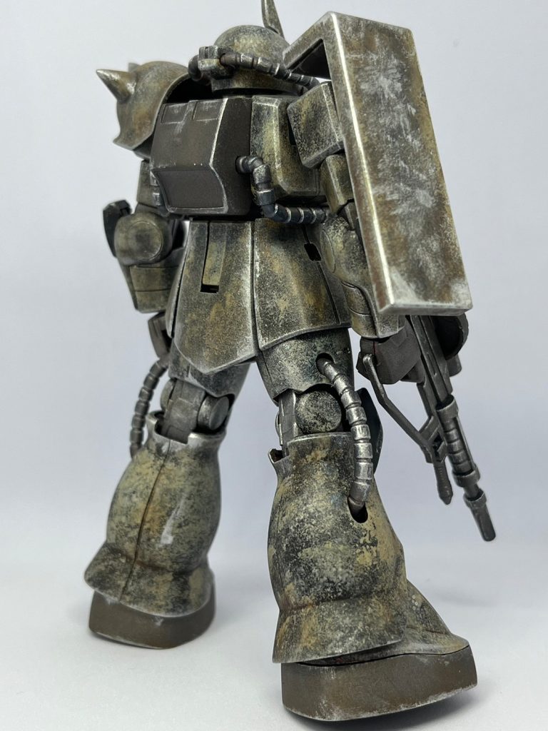 シルバーのスポンジポンポンでウェザリング  ドライブラシは軽めに施しました