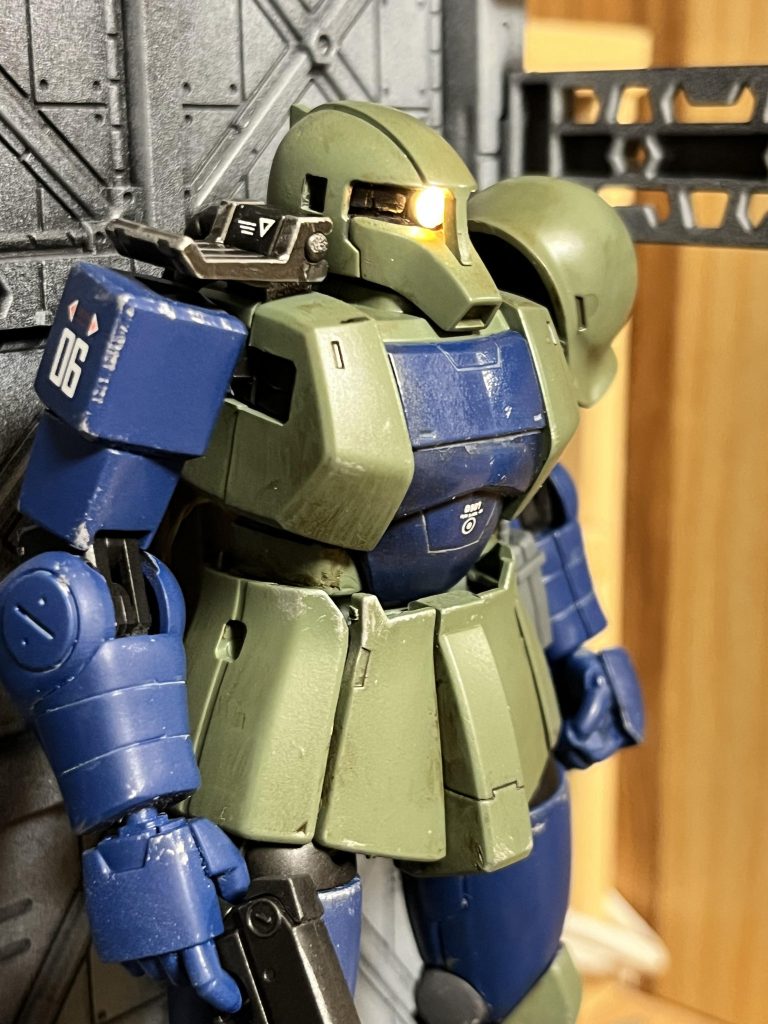 モノアイにはLEDを仕込んでます