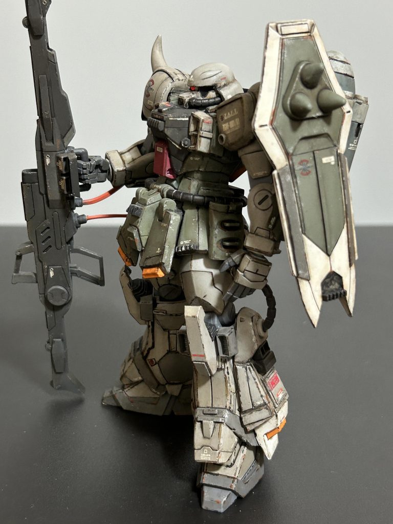 しっかり塗りました 汚しました 脚は何だっけかな?何か色々組み合わせました ちょい脚長にできました!!写真はいつも上手く撮れません! 色はもっとグレーです!