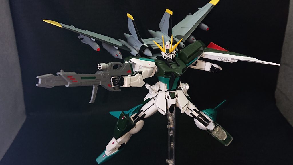 No.3:ジェットストライク「ジェットストライカーを装備した高機動型のストライク」そんな機体となっていますこの頃からツインアイをシールではなく、部分塗装で表現し始めています目の部分をオッドアイにして各センサー部分と色と合わせているところに拘りを感じますねオッドアイの機体はあまりいないはずなので、今後この表現を増やしてみるのも面白いかもしれませんw