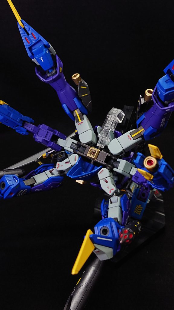 部分塗装にタミヤのエナメル塗料・フラットブラック・フラットイエロー・フラットレッド・ダークグレイセンサー部分にはMr.メタリックカラーGX・メタルイエロー・メタルイエローグリーン