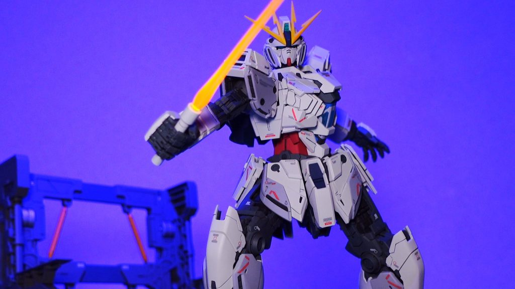 MG ナラティブガンダムをミニクレーンで組立て–4枚目/制作者:and CRAFT 3D