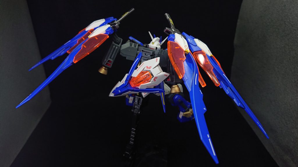 部分塗装にタミヤのエナメル塗料・フラットブラック・フラットイエロー・フラットレッド・ダークグレイセンサー部分にはMr.メタリックカラーGX・メタルイエロー