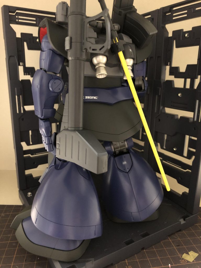 バックショット！ジャイアントバズを懸架出来るようにしてます。バーニアも増強しました。