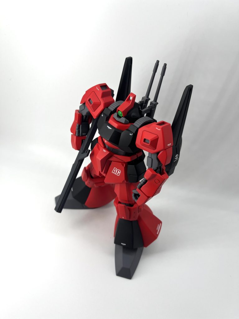 撮影中に前腕の動力パイプがついたパーツの塗り分けをしていないことに気がついたのですが、そのままにしています。