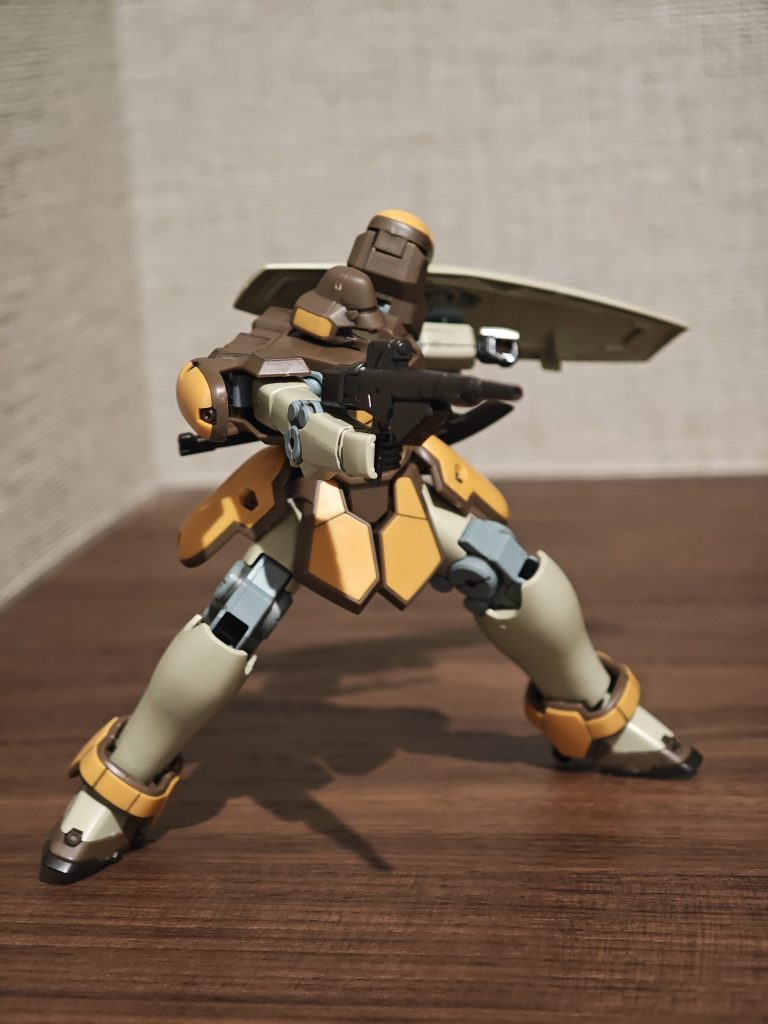 めちゃくちゃ動く訳ではないですがそれなりにポーズ決まります。