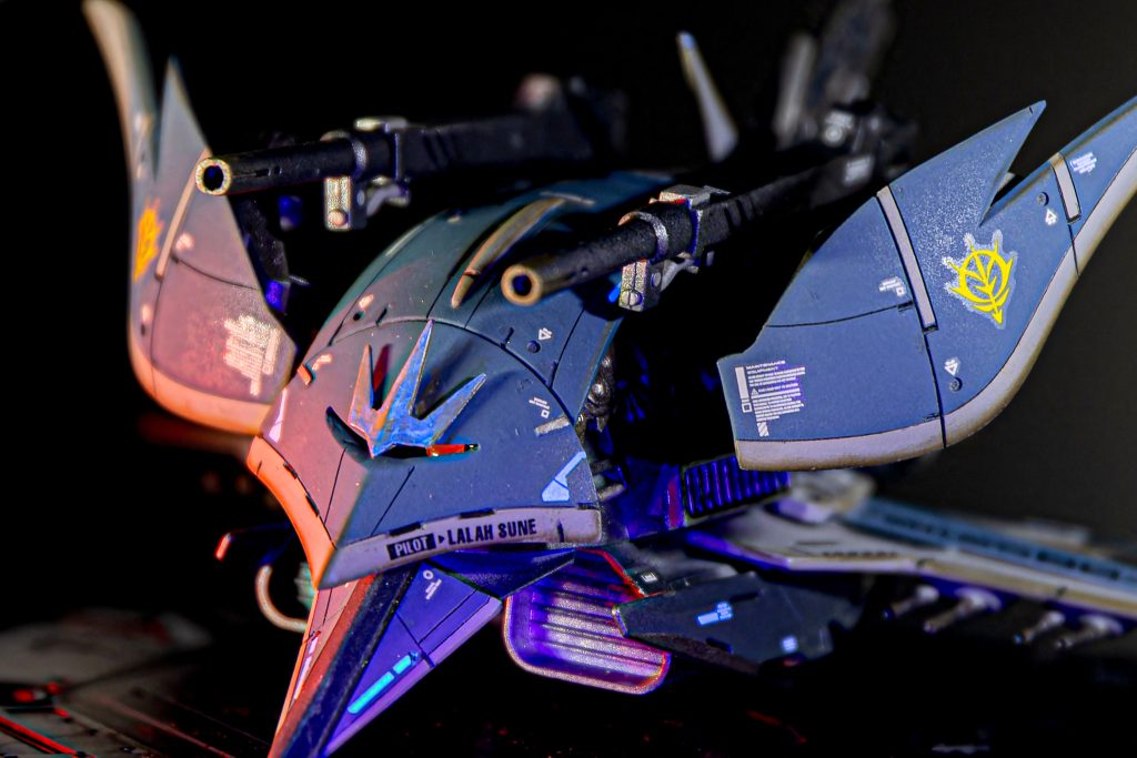 モノアイ(ハイキューパーツ)を仕込み、面構えは極悪顔にしました。