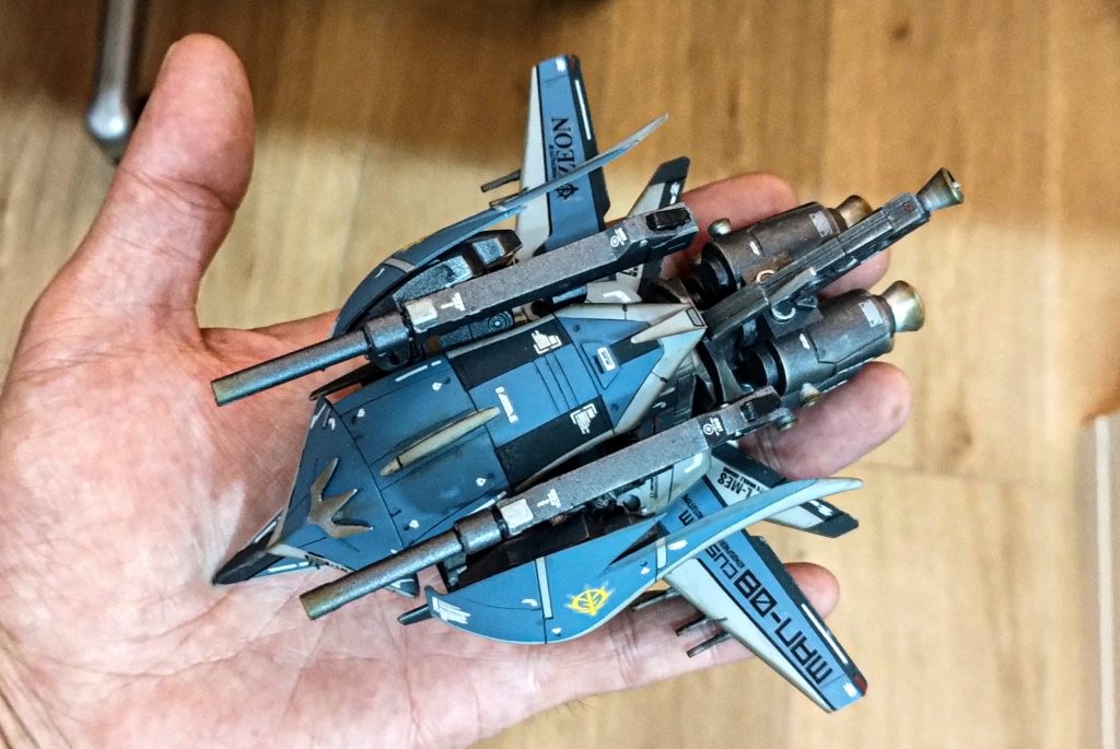 手のりサイズのかわいい機体です。