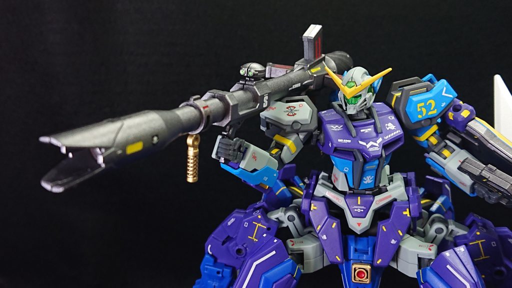 武装は、標準武装としてビームライフルを一丁装備、水面に浮上し海上や上空の敵を撃ちます水中戦用の武装としてバズーカを一丁、前足に30MMオプションパーツセット2の魚雷を装備させています格闘戦はイージスの足先に装備されているブレードとビルドストライクエクシードギャラクシーのシールドブレードを使用し戦いますちょっとした5刀流みたいな感じですねｗメイン武装はやっぱりイージスのスキュラ砲ですね本家同様、一撃離脱の大技ですが本機はそれに追加して脚部魚雷での追い打ちが可能となっています