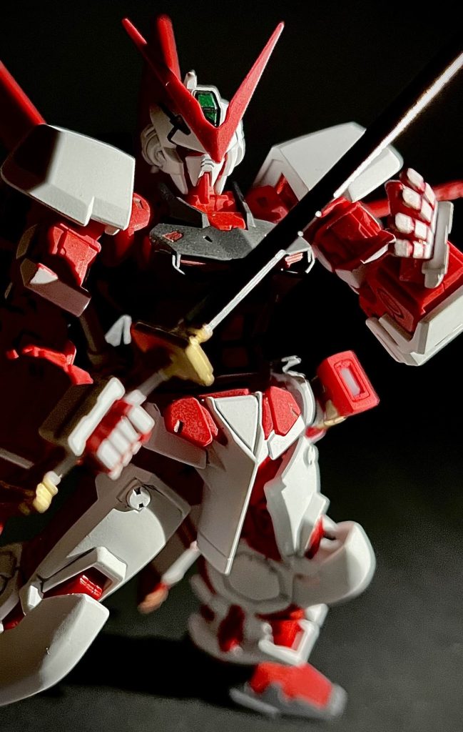 【レッドフレーム 接写】趣旨とはブレますが、あまりにも上手く撮れたので素体も。今回の投稿から背景紙を黒の画用紙に変えたのですが、どうでしょうか？機会があればこれまでの作例も撮り直ししたいですね。ご意見等ありましたら、ぜひぜひコメントしてください。