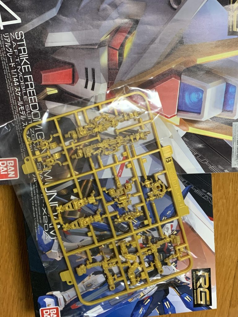 この厄介極まりないアドバンスドMSジョイント😅これって、部品ごとのパーツ請求じゃなくてランナー丸ごとの取り寄せになるんですよね…😅そんな全部なんて要らないよ…と思ったのですが…