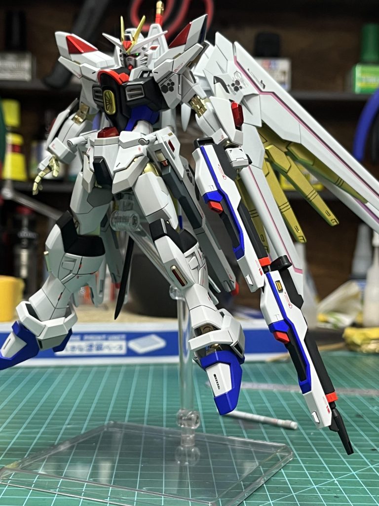 二式本体も彫り直しやディテールアップにもちろん全塗装してます。固定アームも差し替えて他の背景と入れ替えたり出来る様にしました。将来的にミーティア飾る予定です。私の飾るガンプラ完成です最後までご覧頂きありがとうございました♪