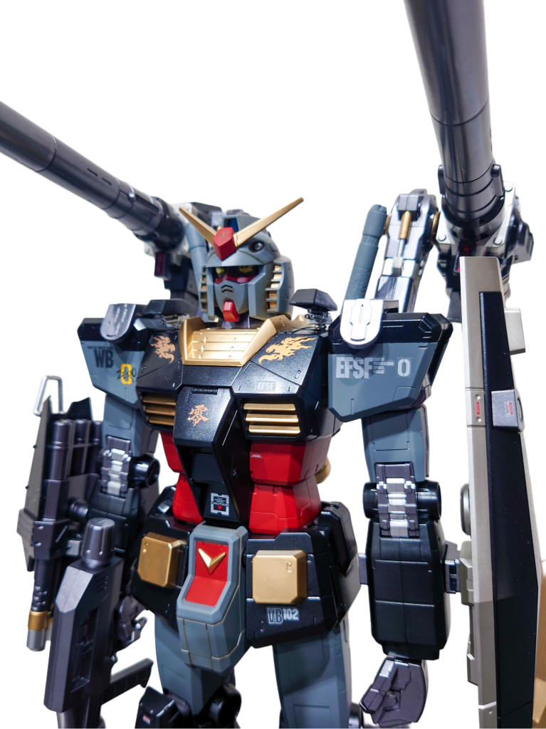 両肩に装備した小型バルカン砲を装備しています。ちなみに、ショルダーアーマーにはゴジュラスキャノンの反動に対応するため、追加装甲を取り付けてあります。