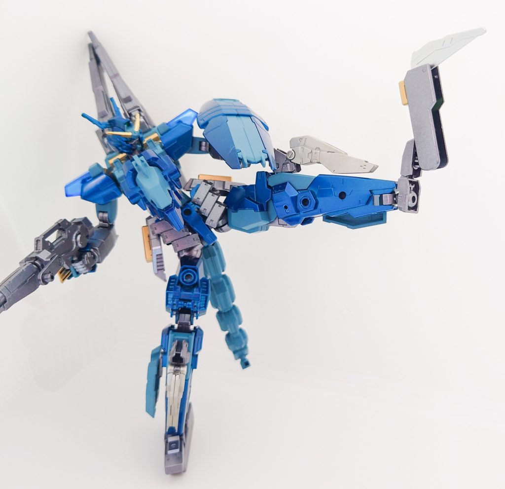 武装その3:隠しナイフ足のつま先に内蔵された隠しナイフ!この機体の唯一の近接武器です。