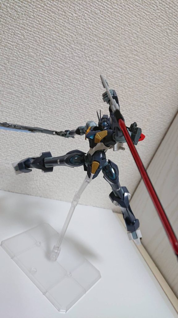 シュラインドにマウントされているもう一つの武装、ビームソードは対艦刀のように大振りではなく片手でも持って振り回せるくらいに軽量化がされている。さて次回は、ユッキーの「リベルタスガンダム(最終決戦仕様 大型ガトリング装備)です!お楽しみに~