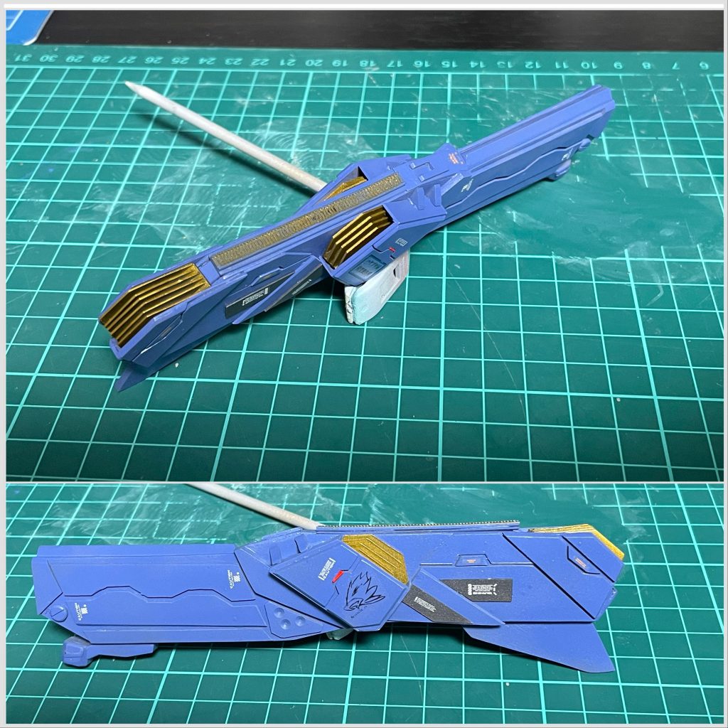 対艦刀の鞘はブースターと合わせてデザインしてスクラッチしました。スラスター部分をブレード式で作成