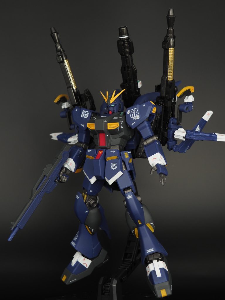 前回はEGベースでしたが今回はHGUCベースです。一応νガンダムにオプションを装備した設定の機体なので本体はそのままバックパックをシナンジュ、ビルダーパーツ、３０MMのパーツを使って作成しました。