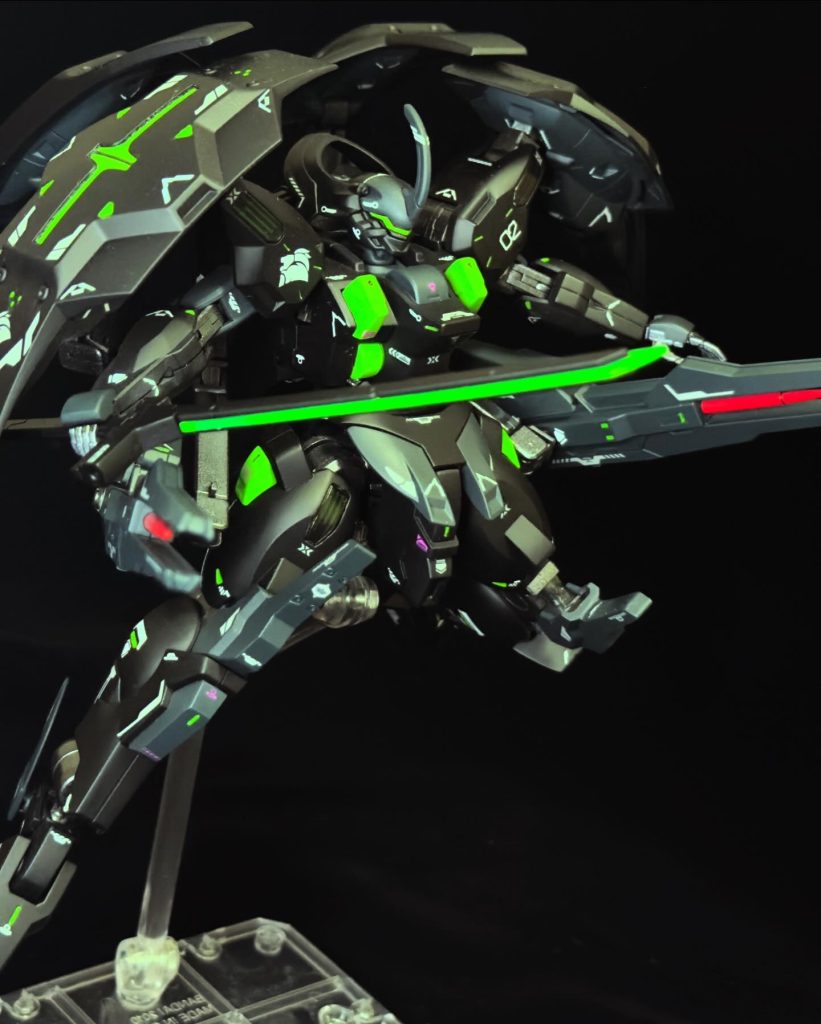 パイルバンカーは、アーム部が破損するリスクがあり、後部からの射撃ができないため、使用時は前面に向ける必要がある。