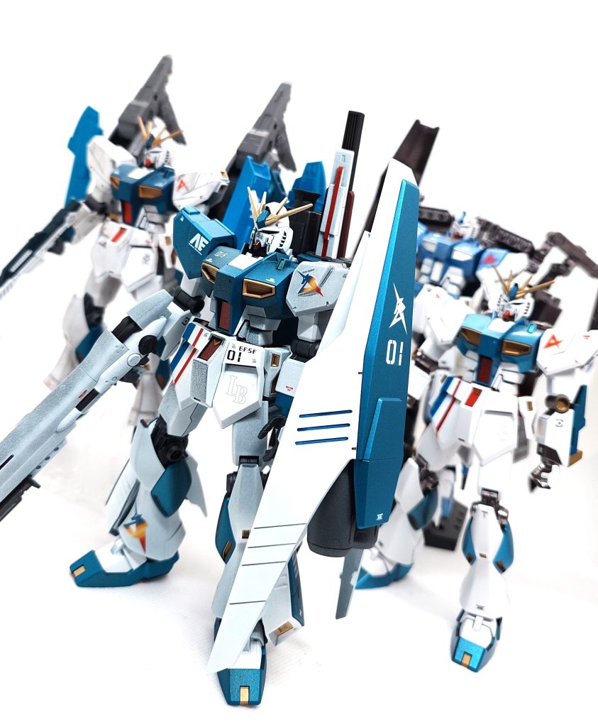 過去のEG νガンダム達。この子で4体目ですwEG νガンダムは全体のバランスが完成されている造形と個人的には思っており大好きなキットの一体です。