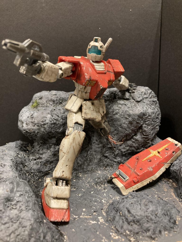 ジオラマは発泡スチロールと粘土とアクリル絵の具全て100均ですシールドも頑張って壊しましたが表現が難しかしい