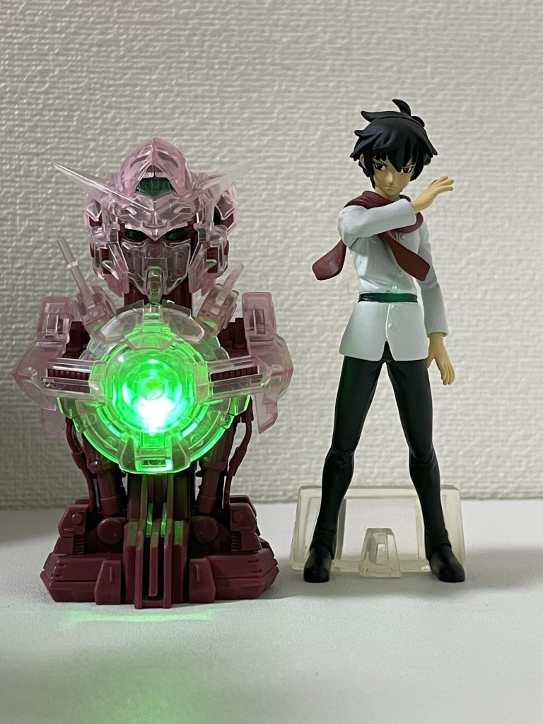 10年ほど前に別のガシャポンから出てきた刹那とパシャリ「俺がガンダムだ！」