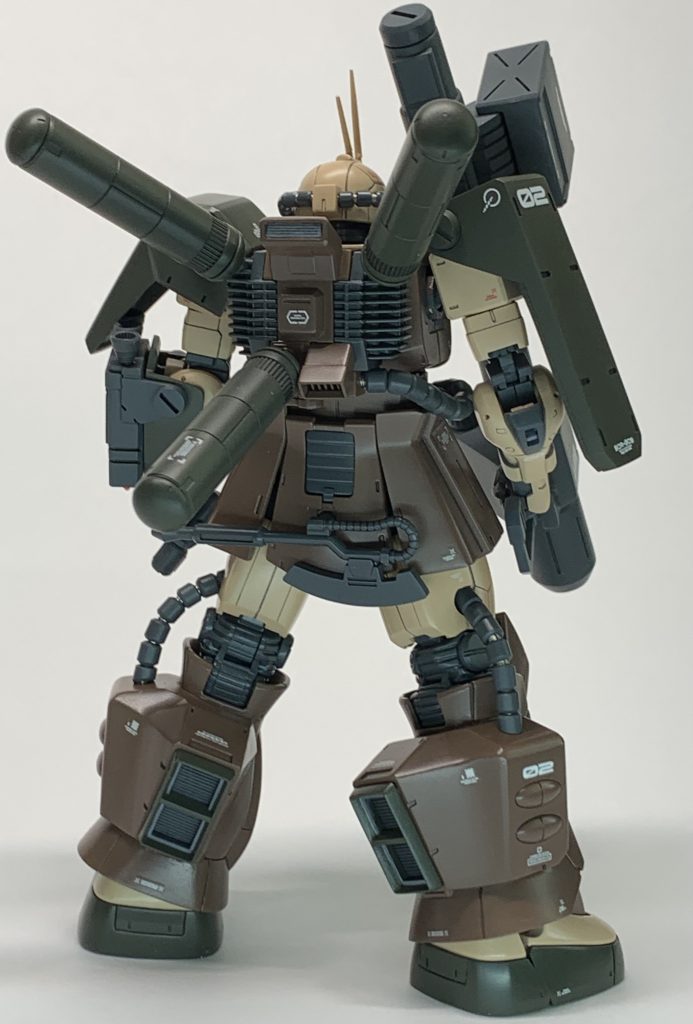 背面です。バックパックから生えているプロペラントタンクや手首は一度作ると何度でも使えるのが3Dプリンターのメリットです。