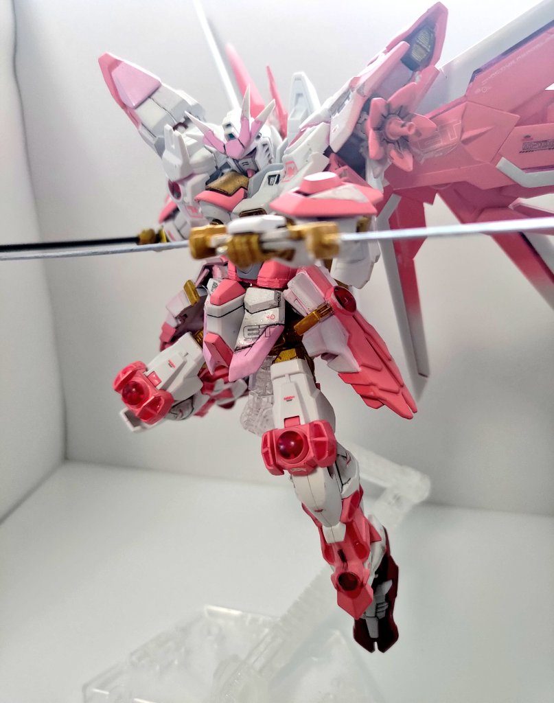 アンビデクストラスハルバードモードのように両刃剣形態にすることも可能