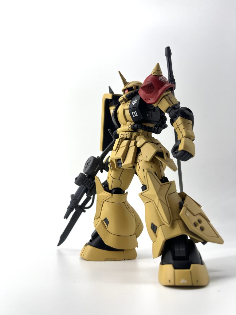 ジョニーライデンザクの配色パターンで赤い部分をデザートカラーにしただけです。色分け考えたりしましたが、自分のセンスのなさに絶望しました。