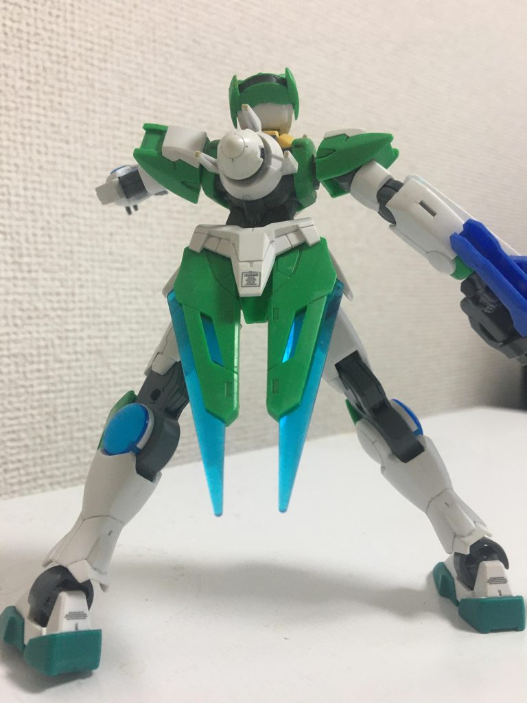 背部のGNドライブはアメイジングエクシアの余剰パーツを付けました。