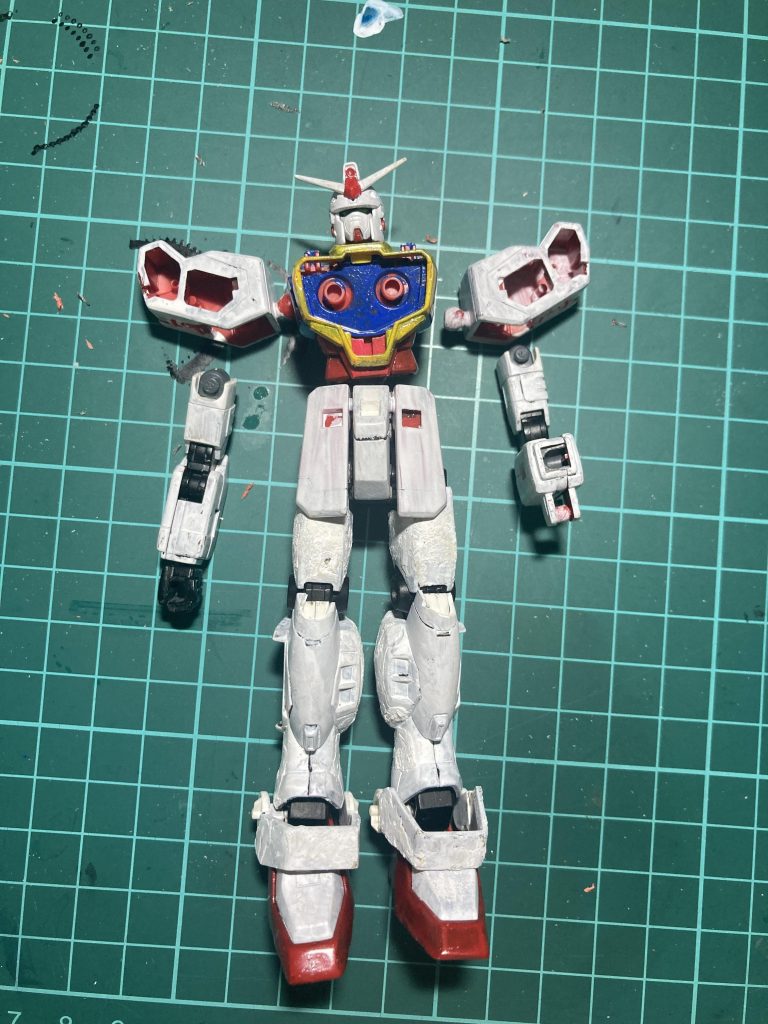 ミキシングで吸収された側って、可哀想な気が。。。さらに塗装やパテの実験でこんな姿に。。。