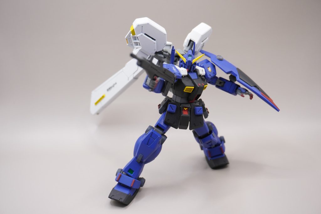 腕・肩など、初めてあとハメ加工しました。にしても2006年の発売のガンプラってもうこんなにかっこよかったんですね～。ヘイズル2号機大好きです